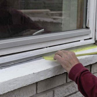 Vinduets bundfuge er ødelagt: Fjern tapen Vinduets bundfuge er ødelagt: Fjern tapen